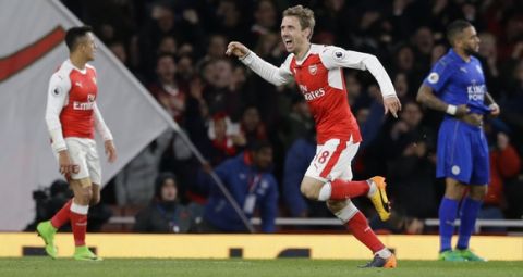 Arsenal's Nacho Monreal celebrates after scoring the opening goal of the game during the English Premier League soccer match between Arsenal and Leicester City at the Emirates Stadium in London, Wednesday, April 26, 2017. (AP Photo/Alastair Grant)