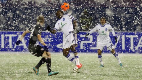 FC Dynamo Kiev player Ideye Brown fights for the ball  whit GNK Dinamo Zagreb's Domagoj Vida during the UEFA Champions League group A football match opposing GNK Dinamo Zagreb to FC Dynamo Kiev at Maksimir Stadium on December 4, 2012 in Zagreb. AFP PHOTO/ STRINGER        (Photo credit should read STRINGER/AFP/Getty Images)