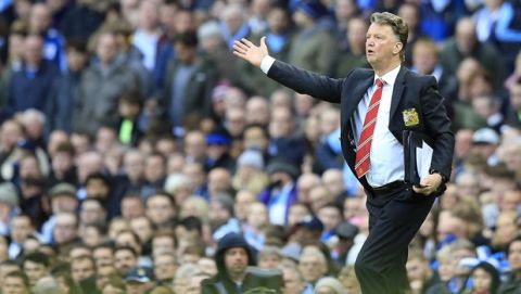 Uniteds manager Louis van Gaal during the English Premier League soccer match between Manchester City and Manchester United at the Etihad stadium in Manchester, Sunday, March 20, 2016.(AP Photo/Jon Super)
