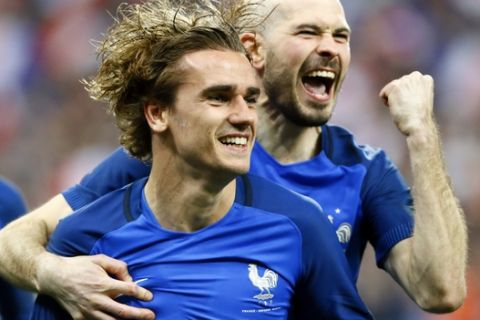 France's Antoine Griezmann, left, celebrates scoring but then having the goal disallowed during the international friendly soccer match between France and Spain at the Stade de France, Paris, Tuesday, March 28, 2017. (AP Photo/Francois Mori)