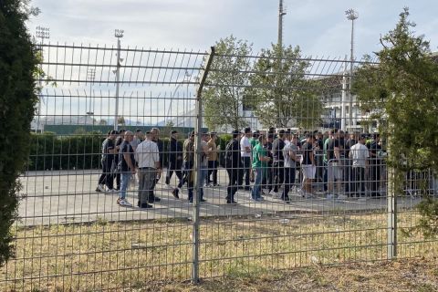 Παναθηναϊκός AKTOR: Δίψα του κόσμου των πρασίνων έξω από το ΟΑΚΑ, τρεις ώρες πριν το καθοριστικό ματς με τη Μακάμπι