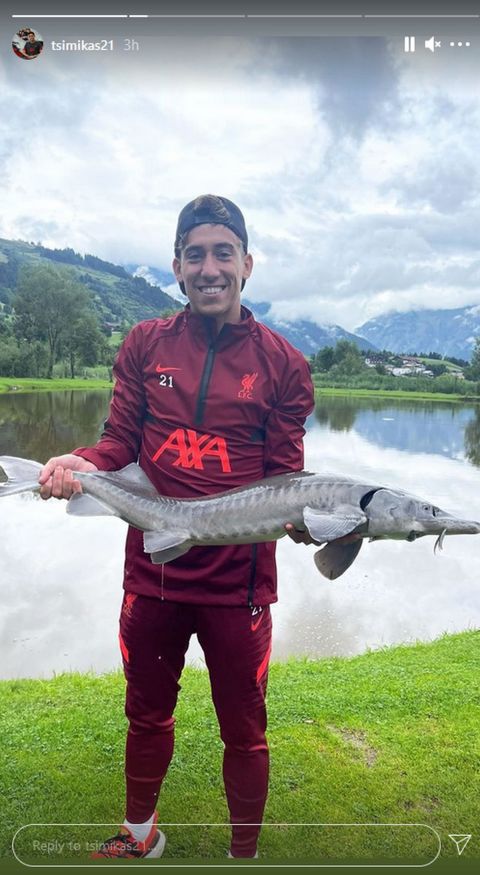 Ο Κώστας Τσιμίκας ψαρεύει κατά τη διάρκεια της προετοιμασίας της Λίβερπουλ στην Αυστρία | 18 Ιουλίου 2021