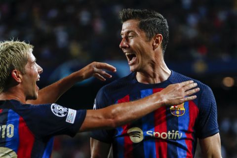 Ο Ρόμπερτ Λεβαντόβσκι της Μπαρτσελόνα πανηγυρίζει γκολ που σημείωσε κόντρα στην Πλζεν για τη φάση των ομίλων του Champions League 2022-2023 στο "Καμπ Νόου", Βαρκελώνη | Τετάρτη 7 Σεπτεμβρίου 2022