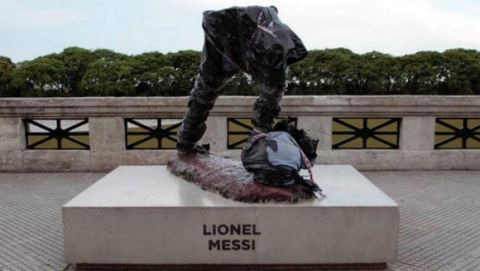 "Αποκεφάλισαν" το άγαλμα του Μέσι στο Μπουένος Άιρες!