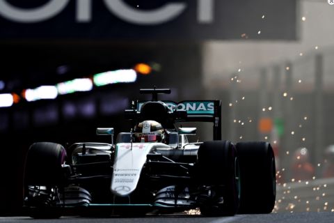FP1: Hamilton και από κοντά Rosberg 