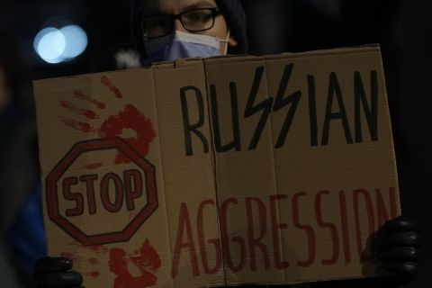 Πορεία διαμαρτυρίας κατά της ρώσικης εισβολής στην Ουκρανία σε πλατεία του Λονδίνου