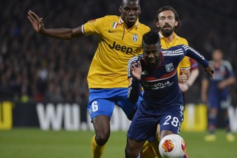 Juventus' French midfielder Paul Pogba (L) vies with Lyon's French midfielder Arnold Mvuemba (R) during the UEFA Europa League (C3) quarter final football match Olympique Lyonnais (OL) vs Juventus Turin, on April 3, 2014, at the Gerland Stadium in Lyon, central-eastern France.   AFP PHOTO / JEFF PACHOUD        (Photo credit should read JEFF PACHOUD/AFP/Getty Images)