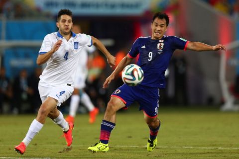 NATAL, BRAZIL - JUNE 19:  Shinji Okazaki of Japan controls the ball against Konstantinos Manolas of Greece during the 2014 FIFA World Cup Brazil Group  C match between Japan and Greece at Estadio das Dunas on June 19, 2014 in Natal, Brazil.  (Photo by Michael Steele/Getty Images)