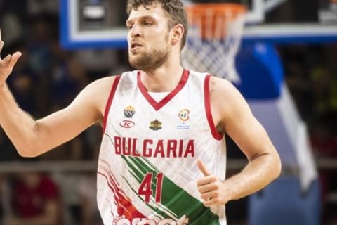 Ανησυχία για Βεζένκοβ στη Βουλγαρία, αγώνας δρόμου για να είναι έτοιμος στον τελικό με την Βοσνία