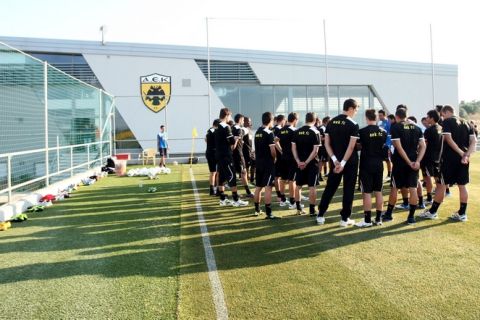 Στήριξε την αποχή των παικτών της ΑΕΚ ο Κωστένογλου