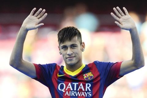 BARCELONA, SPAIN - JUNE 03:  Neymar waves to the crowd during the official presentation as a new player of the FC Barcelona at Camp Nou Stadium on June 3, 2013 in Barcelona, Spain.  (Photo by David Ramos/Getty Images)
