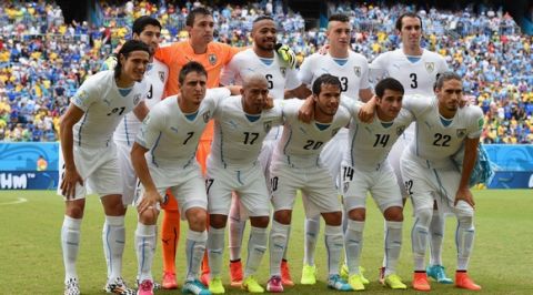 NATAL, BRAZIL - JUNE 24:  Uruguay players pose for a team photo prior to the 2014 FIFA World Cup Brazil Group D match between Italy and Uruguay at Estadio das Dunas on June 24, 2014 in Natal, Brazil.  (Photo by Matthias Hangst/Getty Images)