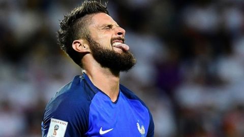 France's forward Olivier Giroud reacts after missing a goal opportunity during the FIFA World Cup 2018 qualifying football match Belarus vs France on September 6, 2016 at the Borisov Arena in Borisov.   / AFP / FRANCK FIFE        (Photo credit should read FRANCK FIFE/AFP/Getty Images)