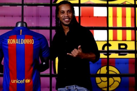 FC Barcelona former player Ronaldinho poses during his official presentation as new FC Barcelona ambassador at the Camp Nou stadium in Barcelona, Spain, Friday, Feb. 3, 2017. Ronaldinho will be named its new ambassador, representing the club at various institutional events and helping "globalize the Barca brand and its values. (AP Photo/Manu Fernandez)