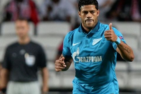 Zenit's Brazilian forward Hulk celebrates after scoring the opening goal during the UEFA Champions League group C football match SL Benfica vs FC Zenit Saint Petersburg at the Luz stadium in Lisbon on September 16, 2014. AFP PHOTO/ PATRICIA DE MELO MOREIRA        (Photo credit should read PATRICIA DE MELO MOREIRA/AFP/Getty Images)