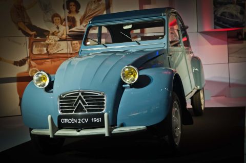 2 CV Mondial de Paris stand Citroën Heritage