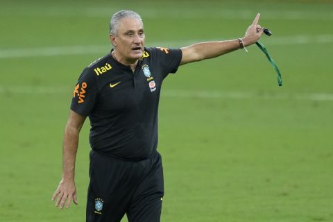 Ο Τίτε δίνει οδηγίες σε ματς της Βραζιλίας κόντρα στην Ουρουγουάη | 13 Οκτωβρίου 2021