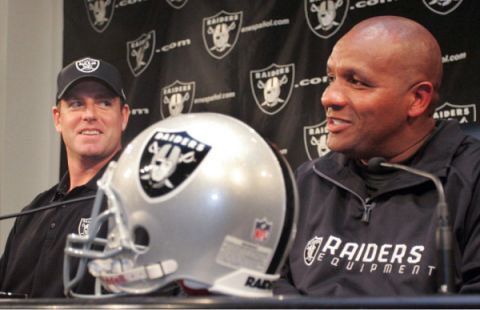 Newly-signed Oakland Raiders quarterback Carson Palmer speaks during a news conference at the Raiders' training facility in Alameda, California, on Tuesday, October 18, 2011. Head coach Hue Jackson is at right. (Dean Coppola/Contra Costa Times/MCT)
