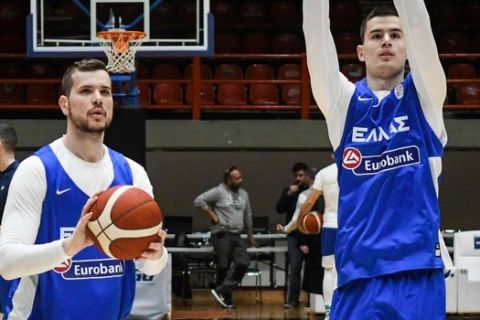 Δημήτρης και Γιάννης Αγραβάνης σε προπόνηση της Εθνικής Ανδρών στα παράθυρα για τα προκριματικά του EuroBasket 2022