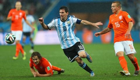 SAO PAULO, BRAZIL - JULY 09:  Lionel Messi of Argentina controls the ball as Jordy Clasie of the Netherlands gives chase during the 2014 FIFA World Cup Brazil Semi Final match between the Netherlands and Argentina at Arena de Sao Paulo on July 9, 2014 in Sao Paulo, Brazil.  (Photo by Ronald Martinez/Getty Images)