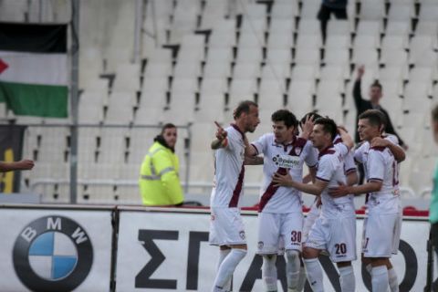 ΑΕΚ - ΑΕΛ 0-1: "Κλείδωσαν" την παραμονή οι βυσσινί