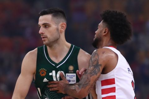 Φάση από αναμέτρηση μεταξύ Ολυμπιακού και Παναθηναϊκού για τους τελικούς της Stoiximan Basket League