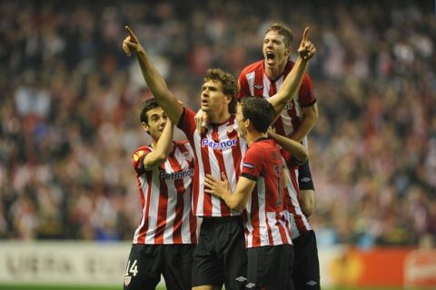 BILBAO, SPAIN - MARCH 15: Fernando Llorente of Bilbao celebrates scoring to make it 1-0 during the UEFA Europa League Round of 16 second leg match between Manchester United and Athletic Bilbao at San Mames Stadium on March 15, 2012 in Bilbao, Spain.  (Photo by Michael Regan/Getty Images)
