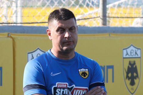 Ο Βλάνταν Μιλόγεβιτς στην πρώτη προπόνηση της ΑΕΚ