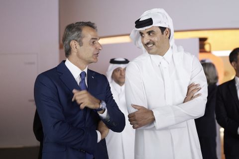Ο Πρωθυπουργός, Κυριάκος Μητσοτάκης, με τον Εμίρη του Κατάρ