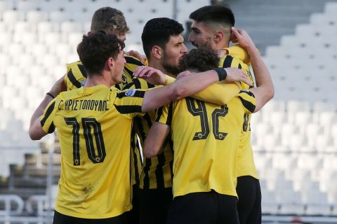 Οι παίκτες της ΑΕΚ Β πανηγυρίζουν το γκολ επί της Επισκοπής | 23 Ιανουαρίου 2022