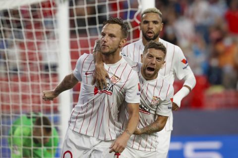 Ο Ίβαν Ράκιτιτς της Σεβίλλης πανηγυρίζει γκολ που σημείωσε κόντρα στη Ζάλτσμπουργκ για το Champions League 2021-2022 στο "Ραμόν Σάντσεθ Πιθχουάν", Σεβίλλη | Τρίτη 14 Σεπτεμβρίου 2021