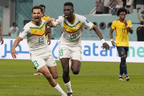 Οι παίκτες της Σενεγάλης πανηγυρίζουν το γκολ κόντρα στο Εκουαδόρ | 29 Νοεμβρίου 2022