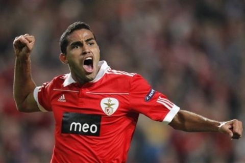Benfica's  Alan Kardec, from Brazil, celebrates after scoring the opening goal against Lyon during their Champions league group B soccer match Tuesday, Nov. 2 2010, at Benfica's Luz in Lisbon.(AP Photo/Armando Franca)