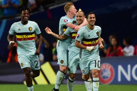 Belgium's forward Eden Hazard (R) celebrates with teammates after scoring his team's third goal  during the Euro 2016 round of 16 football match between Hungary and Belgium at the Stadium Municipal in Toulouse on June 26, 2016.   / AFP / Attila KISBENEDEK        (Photo credit should read ATTILA KISBENEDEK/AFP/Getty Images)
