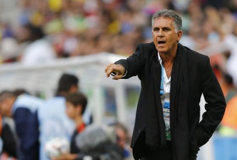 Iran's coach Carlos Queiroz gestures during the 2014 World Cup Group F soccer match between Iran and Nigeria at the Baixada arena in Curitiba June 16, 2014. REUTERS/Ivan Alvarado (BRAZIL  - Tags: SOCCER SPORT WORLD CUP)   - RTR3U4G5
