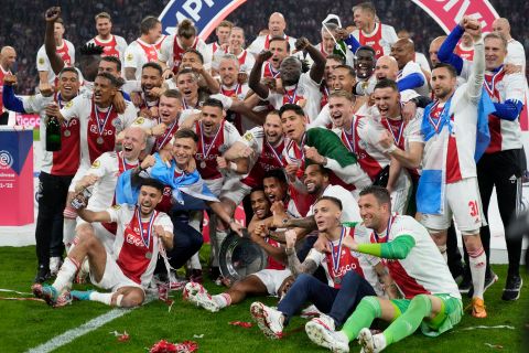 Οι παίκτες του Άγιαξ πανηγυρίζουν την κατάκτηση της Eredivisie 2021-2022 στη "Γιόχαν Κρόιφ Αρένα", Άμστερνταμ | Τετάρτη 11 Μαΐου 2022