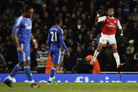 Arsenal's Alex Song (R) celebrates his goal against Chelsea during their English Premier League soccer match at the Emirates Stadium in London December 27, 2010.  REUTERS/Dylan Martinez (BRITAIN - Tags: SPORT SOCCER) NO ONLINE/INTERNET USAGE WITHOUT A LICENCE FROM THE FOOTBALL DATA CO LTD. FOR LICENCE ENQUIRIES PLEASE TELEPHONE ++44 (0) 207 864 9000