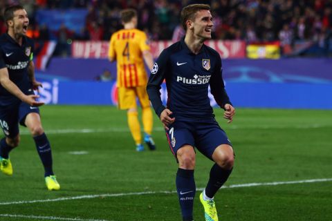 "MADRID, SPAIN - APRIL 13:  Antoine Griezmann of Atletico celebrates his team's first goal during the UEFA Champions league Quarter Final Second Leg match between Club Atletico de Madrid and FC Barcelona at Vincente Calderon on April 13, 2016 in Madrid, Spain.  (Photo by Alex Grimm/Bongarts/Getty Images)"