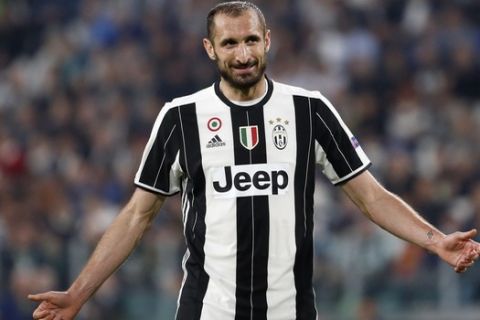 Juventus' Giorgio Chiellini reacts during a Champions League, quarterfinal, first-leg soccer match between Juventus and Barcelona, at the Juventus Stadium in Turin, Italy, Tuesday, April 11, 2017. (AP Photo/Antonio Calanni)