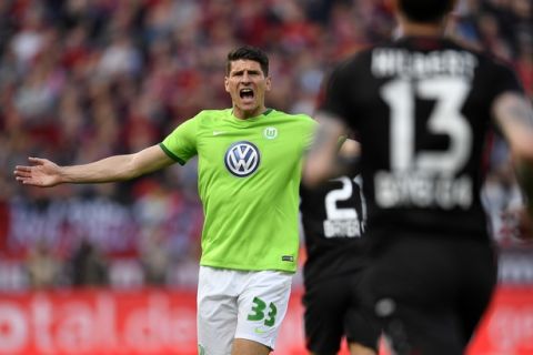 Wolfsburg's Mario Gomez reacts during the German Bundesliga soccer match between Bayer Leverkusen and VfL Wolfsburg in Leverkusen, Germany, Sunday, April 2, 2017. (AP Photo/Martin Meissner)