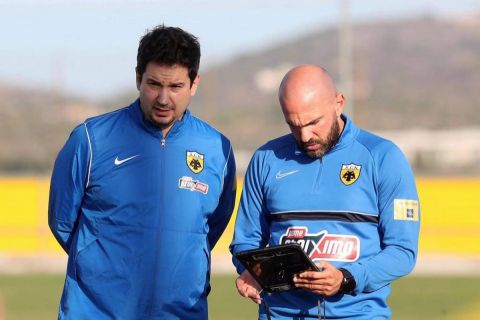 Ο Αργύρης Γιαννίκης στην πρώτη προπόνησή του ως προπονητής της ΑΕΚ