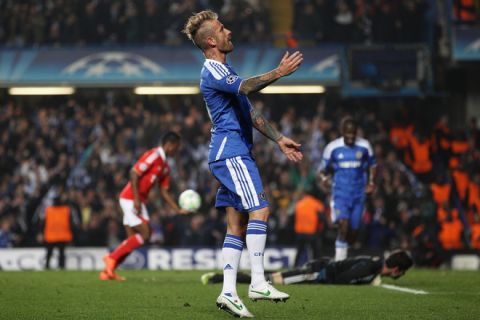 LONDON, ENGLAND - APRIL 04:  Raul Meireles of Chelsea celebrates his goal during the UEFA Champions League Quarter Final second leg match between Chelsea and Benfica at Stamford Bridge on April 4, 2012 in London, England.  (Photo by Clive Rose/Getty Images)