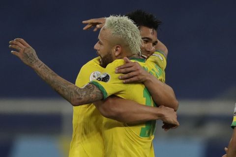 Οι Καζεμίρο και Νεϊμάρ πανηγυρίζουν γκολ σε ματς της εθνικής Βραζιλίας | 23 Ιουνίου 2021