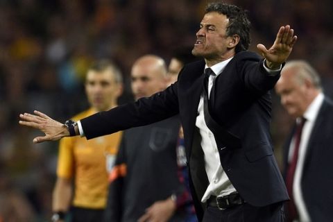 Barcelona's coach Luis Enrique gestures from the sidelines during the UEFA Champions League football match FC Barcelona vs FC Bayern Muenchen at the Camp Nou stadium in Barcelona on May 6, 2015.     AFP PHOTO/ LLUIS GENE        (Photo credit should read LLUIS GENE/AFP/Getty Images)