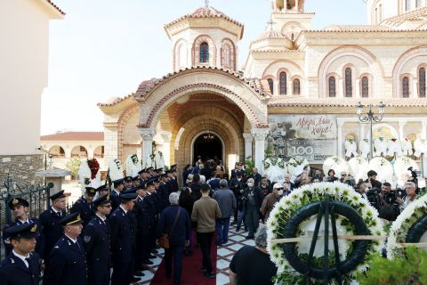 Συγγενείς, φίλοι και απλός κόσμος βρέθηκε στην εκκλησία για το δικό του "αντίο" στον Ολυμπιονίκη του τάε κβον ντο