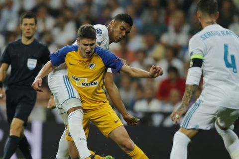 Real Madrid's Casemiro, rear, battles for the ball with APOEL Nicosia's Roland Sallai during a Champions League group H soccer match between Real Madrid and Apoel Nicosia at the Santiago Bernabeu stadium in Madrid, Spain, Wednesday, Sept. 13, 2017. (AP Photo/Paul White)