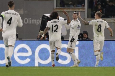 Real midfielder Gareth Bale, second right, celebrates with his teammates after scoring his side's opening goal during a Champions League, Group G soccer match between Roma and Real Madrid at the Rome Olympic stadium, Tuesday, Nov. 27, 2018. (AP Photo/Andrew Medichini)