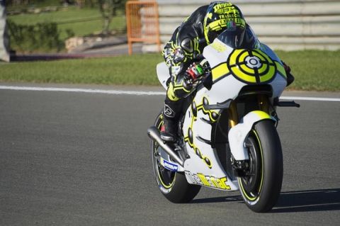 VALENCIA, SPAIN - NOVEMBER 15: Andrea Iannone of Italy and Team Suzuki ECSTAR heads down a straight during the MotoGP Pre Season Test in Valencia at Ricardo Tormo Circuit on November 15, 2016 in Valencia, Spain. (Photo by Mirco Lazzari gp/Getty Images)