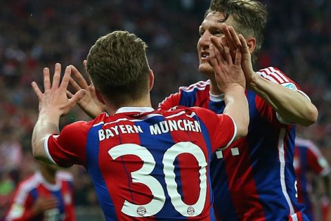 MUNICH, GERMANY - APRIL 25:  Bastian Schweinsteiger of Muenchen celebrates scoring the opening goal with his team mate Mitchell Weiser during the Bundesliga match between FC Bayern Muenchen and Hertha BSC Berlin at Allianz Arena on April 25, 2015 in Munich, Germany.  (Photo by Alexander Hassenstein/Bongarts/Getty Images)