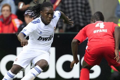 Spain's Real Madrid player Royston Drenthe, left, challenges Belgium's Standard de Liege player Daniel Opare during their friendly soccer match in Liege, Belgium, Tuesday, Aug. 17, 2010. (AP Photo/Yves Logghe)
